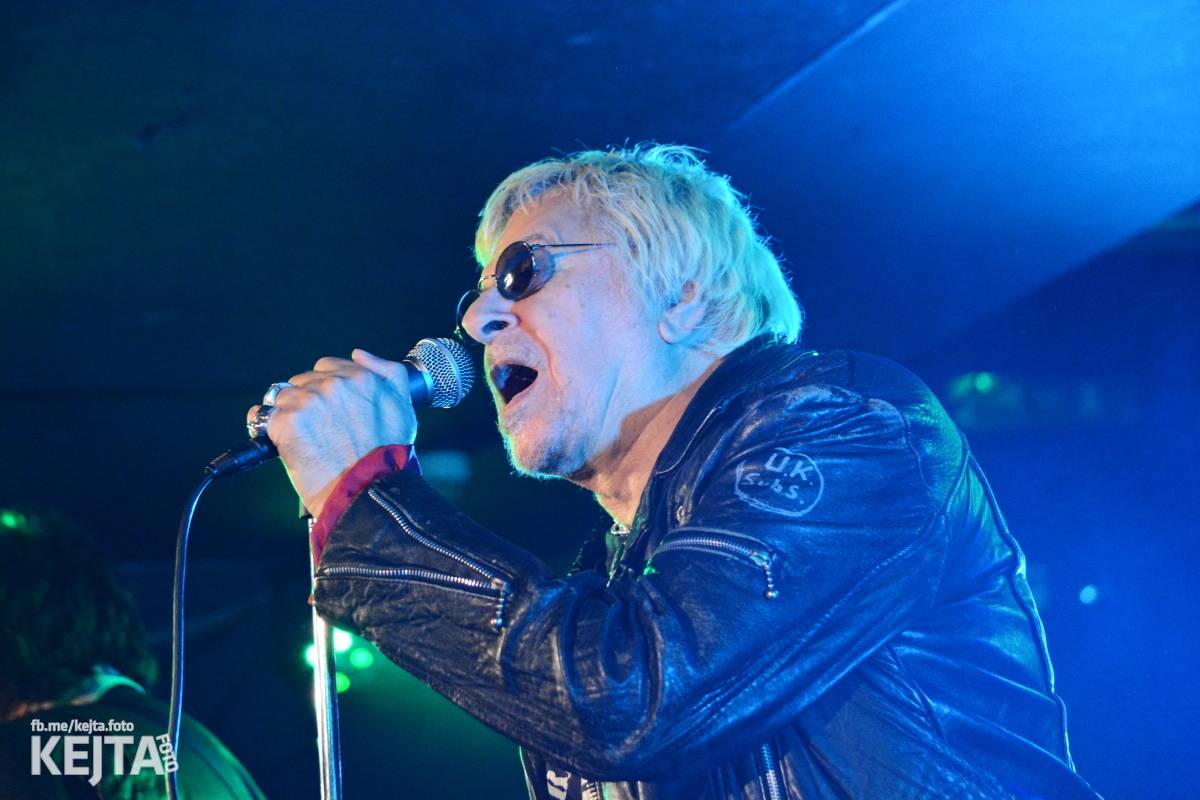 UK Subs se svou punkovou smrští po roce znovu rozproudili pražské Rock Café