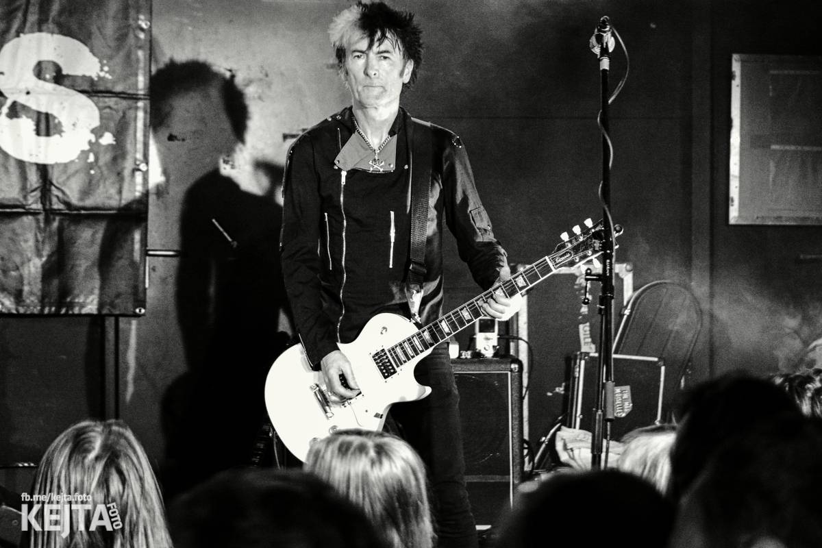 UK Subs se svou punkovou smrští po roce znovu rozproudili pražské Rock Café