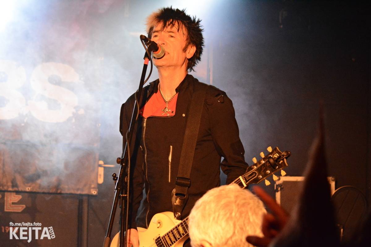 UK Subs se svou punkovou smrští po roce znovu rozproudili pražské Rock Café