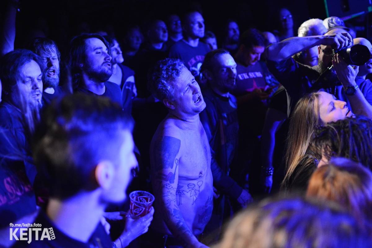 UK Subs se svou punkovou smrští po roce znovu rozproudili pražské Rock Café