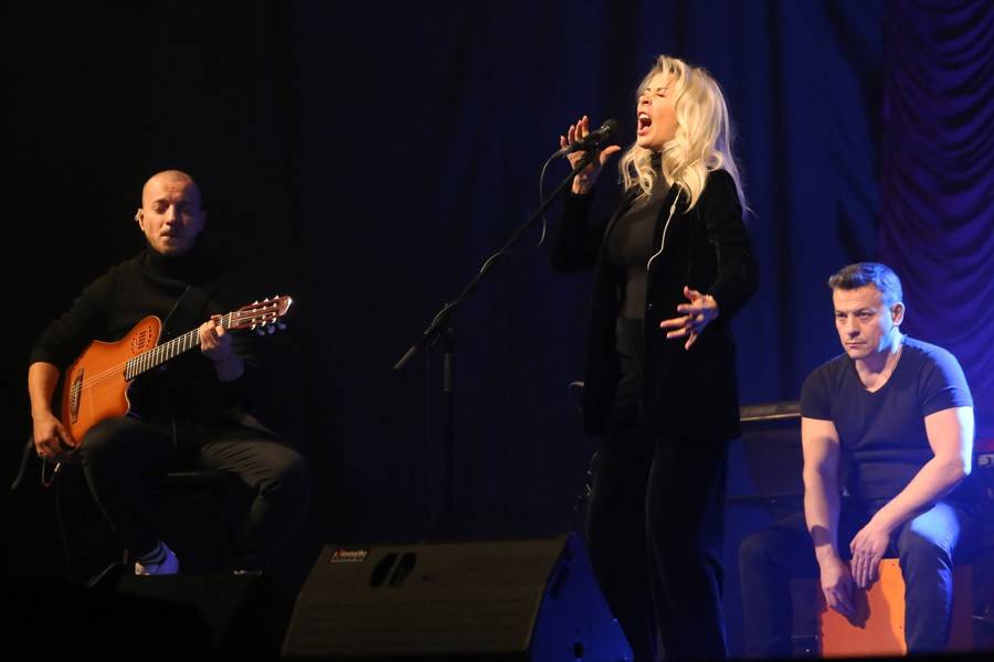 Richard Müller v Uherském Hradišti bodoval se šansony, záda mu kryli Michael Kocáb a Ondřej Soukup