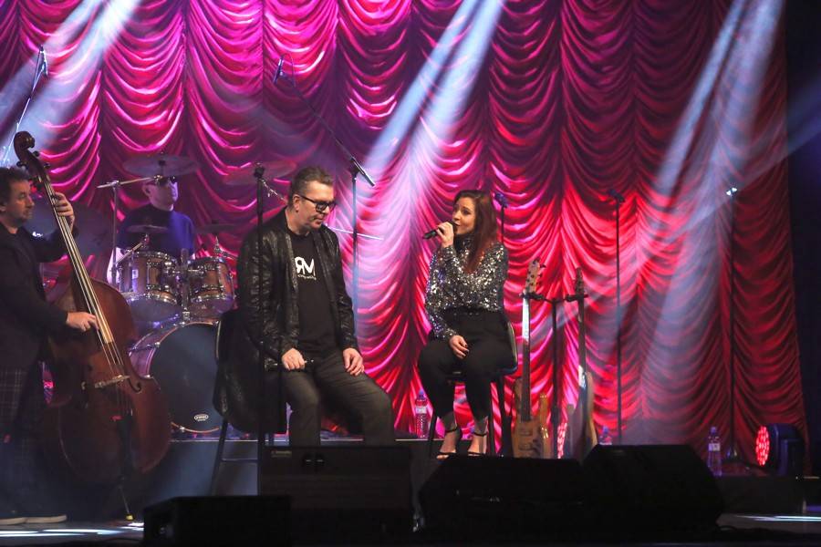 Richard Müller v Uherském Hradišti bodoval se šansony, záda mu kryli Michael Kocáb a Ondřej Soukup