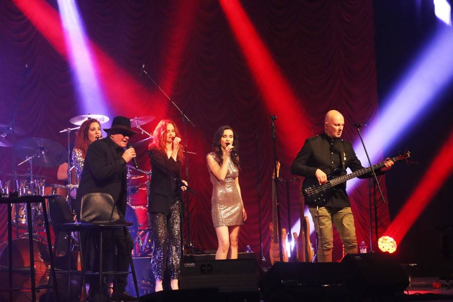 Richard Müller v Uherském Hradišti bodoval se šansony, záda mu kryli Michael Kocáb a Ondřej Soukup