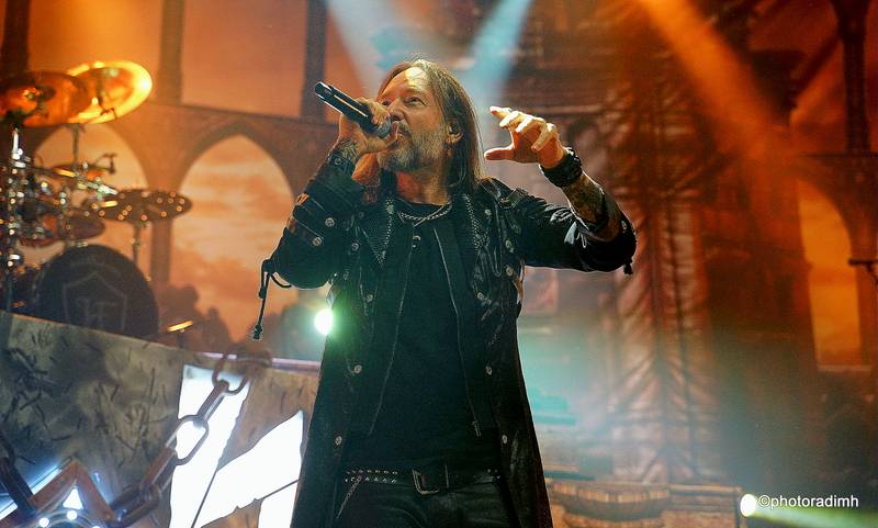 HammerFall vyprodali Forum Karlín, podpořit je přišla i Dominika Gottová
