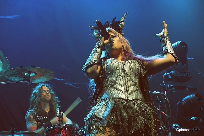 HammerFall vyprodali Forum Karlín, podpořit je přišla i Dominika Gottová