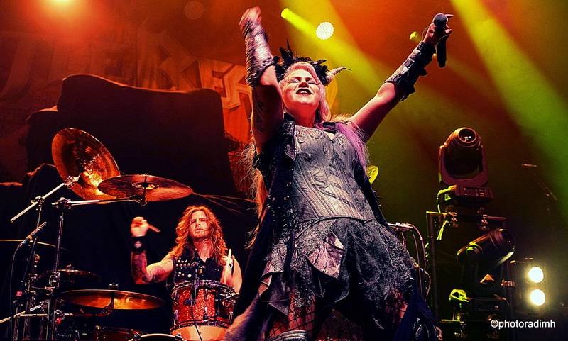 HammerFall vyprodali Forum Karlín, podpořit je přišla i Dominika Gottová