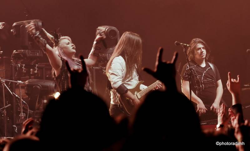 HammerFall vyprodali Forum Karlín, podpořit je přišla i Dominika Gottová