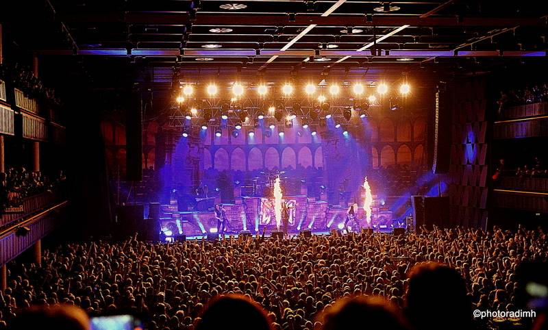 HammerFall vyprodali Forum Karlín, podpořit je přišla i Dominika Gottová