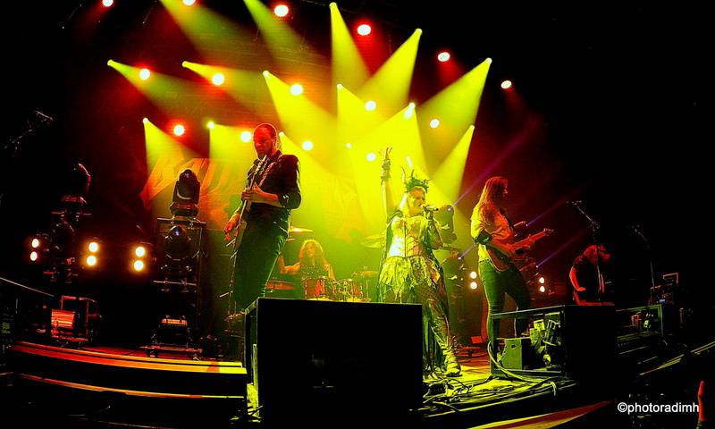 HammerFall vyprodali Forum Karlín, podpořit je přišla i Dominika Gottová