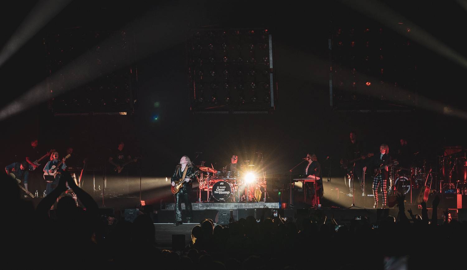 Kelly Family oslavili v O2 areně 25 let svého slavného alba Over The Hump