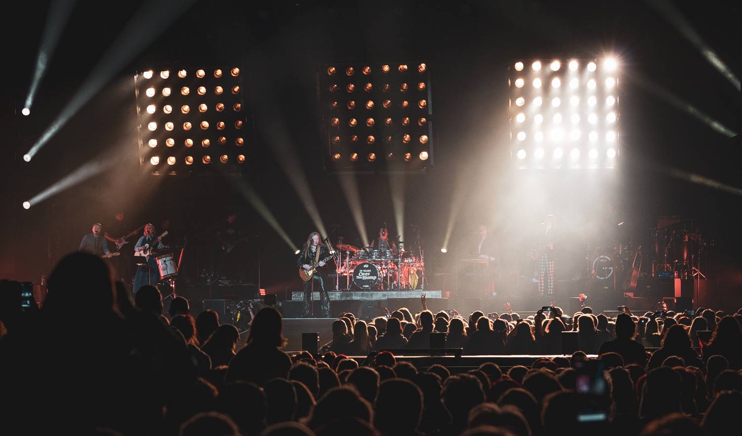 Kelly Family oslavili v O2 areně 25 let svého slavného alba Over The Hump