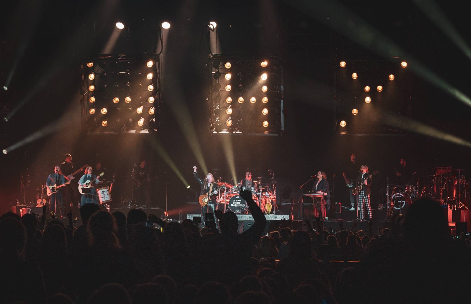 Kelly Family oslavili v O2 areně 25 let svého slavného alba Over The Hump