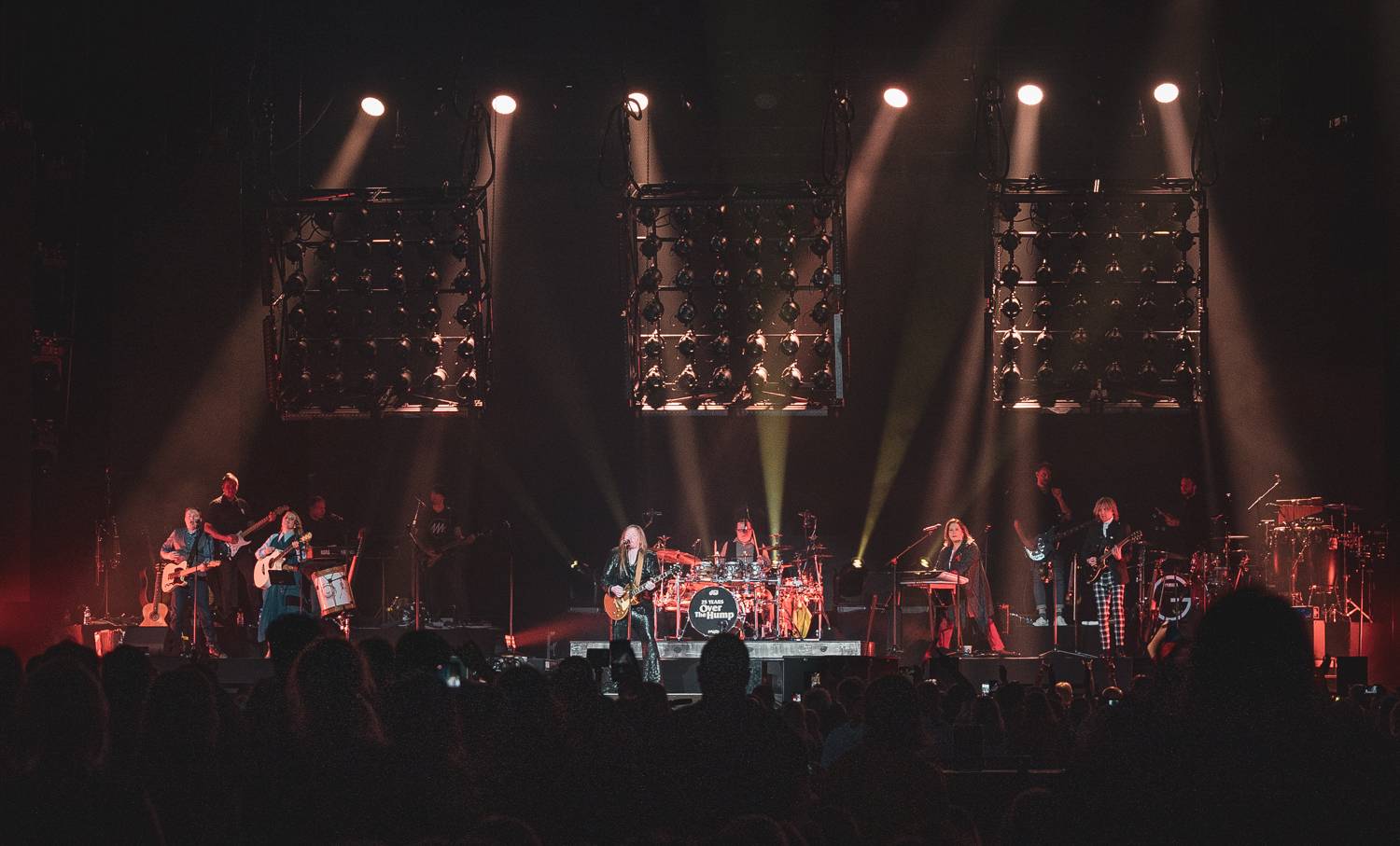 Kelly Family oslavili v O2 areně 25 let svého slavného alba Over The Hump