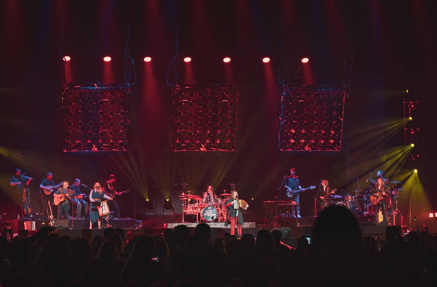 Kelly Family oslavili v O2 areně 25 let svého slavného alba Over The Hump