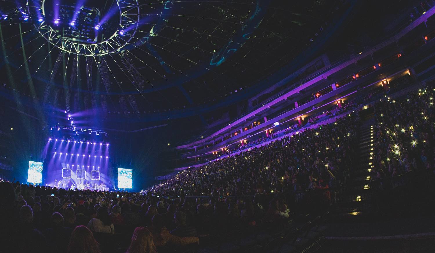 Kelly Family oslavili v O2 areně 25 let svého slavného alba Over The Hump