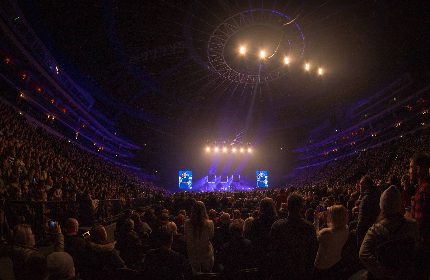 Kelly Family oslavili v O2 areně 25 let svého slavného alba Over The Hump