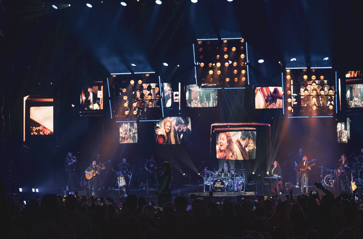 Kelly Family oslavili v O2 areně 25 let svého slavného alba Over The Hump