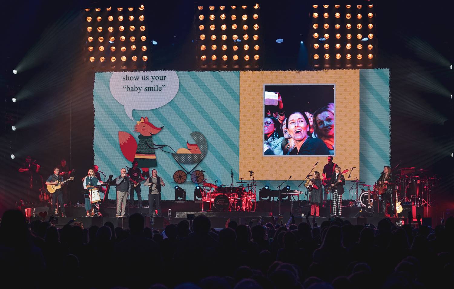 Kelly Family oslavili v O2 areně 25 let svého slavného alba Over The Hump