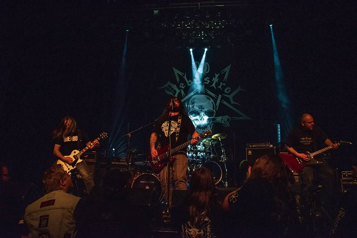 Totální masakr motorovou pilou: Debustrol slavili v Akropoli 33 let Antikrista