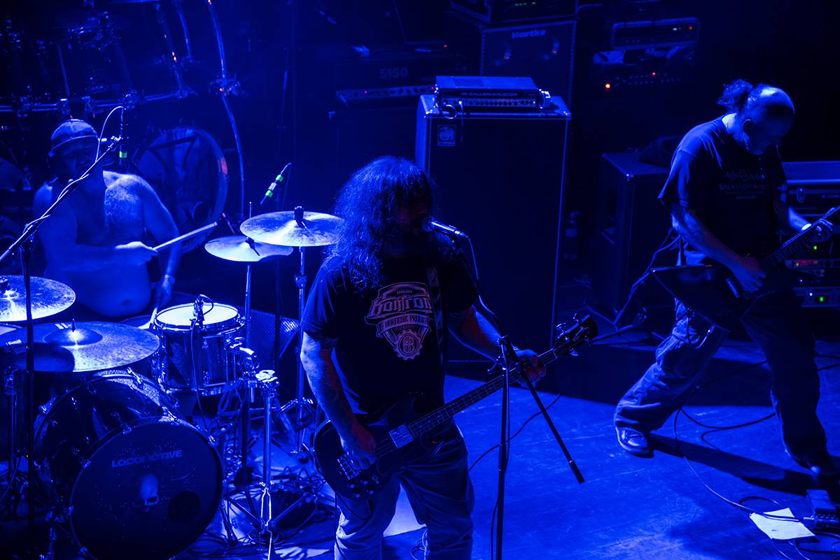 Totální masakr motorovou pilou: Debustrol slavili v Akropoli 33 let Antikrista