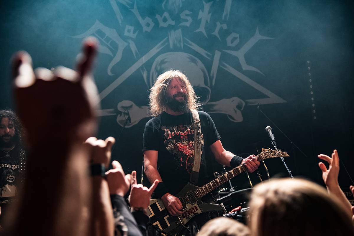 Totální masakr motorovou pilou: Debustrol slavili v Akropoli 33 let Antikrista