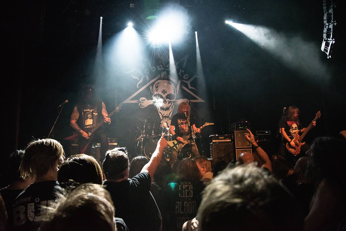 Totální masakr motorovou pilou: Debustrol slavili v Akropoli 33 let Antikrista