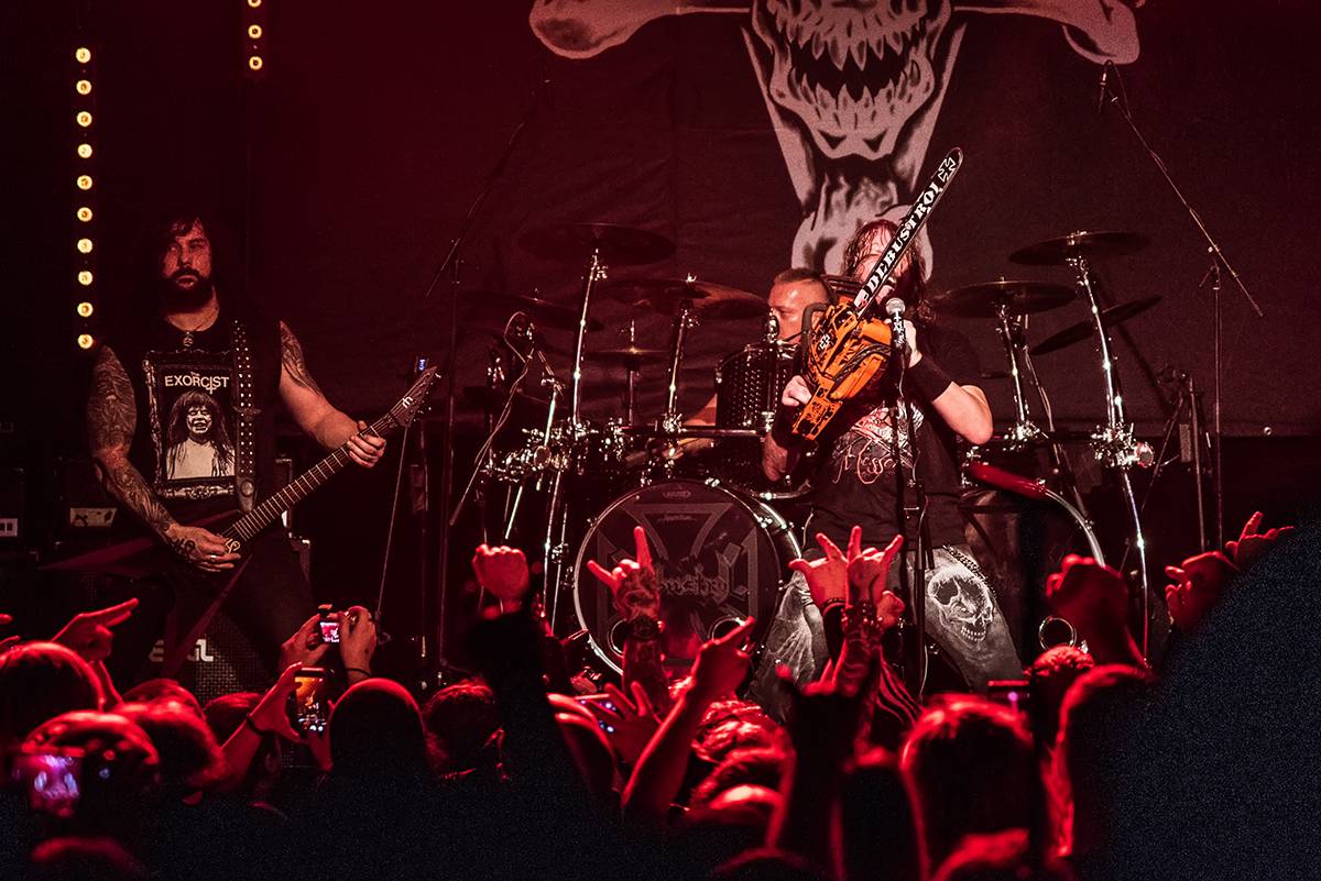 Totální masakr motorovou pilou: Debustrol slavili v Akropoli 33 let Antikrista