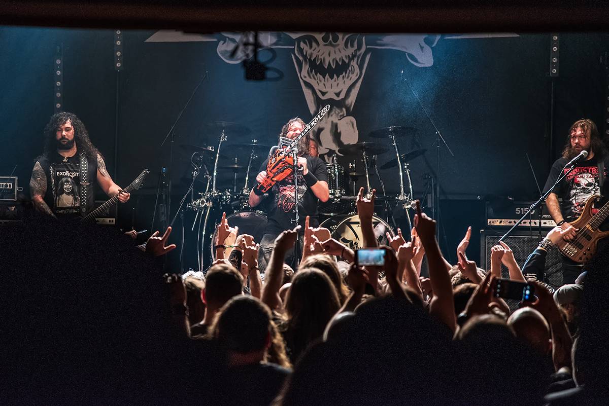 Totální masakr motorovou pilou: Debustrol slavili v Akropoli 33 let Antikrista