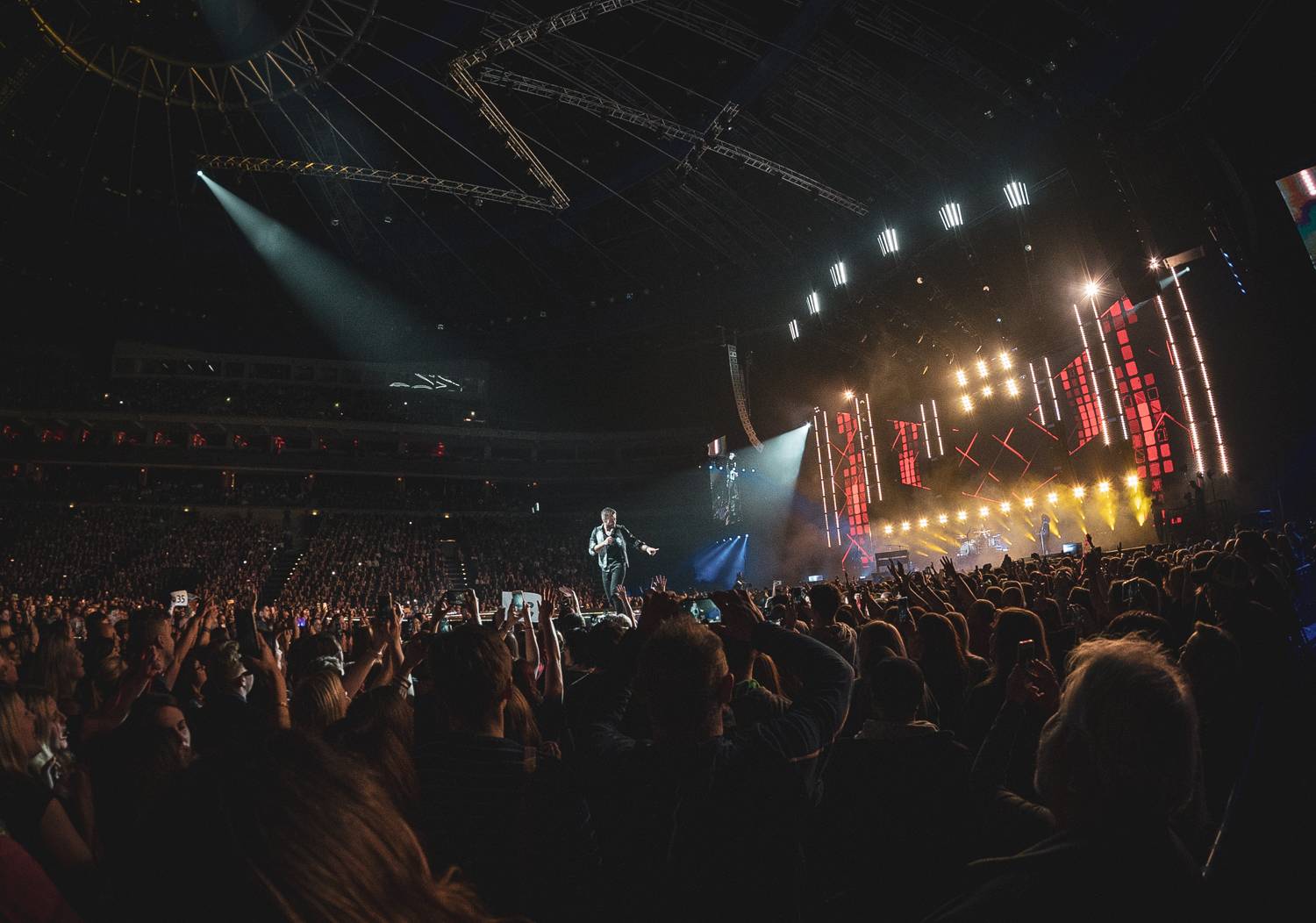 Marek Ztracený předvedl skvělou show ve vyprodané O2 areně. Přizval si Františka Nedvěda i Hanu Zagorovou