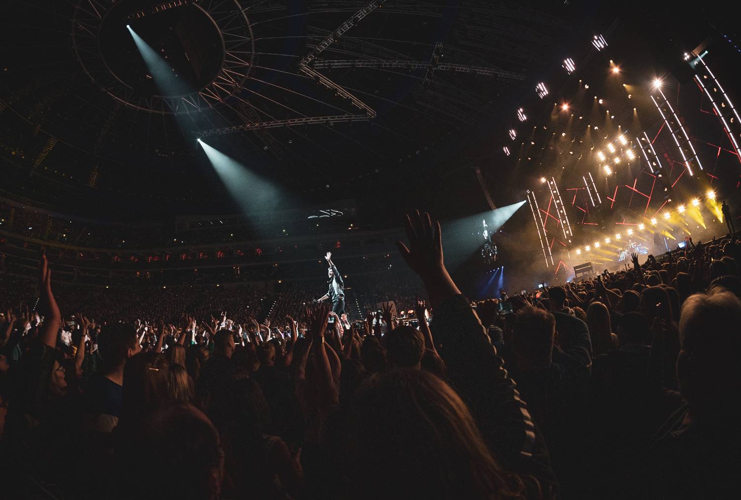 Marek Ztracený předvedl skvělou show ve vyprodané O2 areně. Přizval si Františka Nedvěda i Hanu Zagorovou