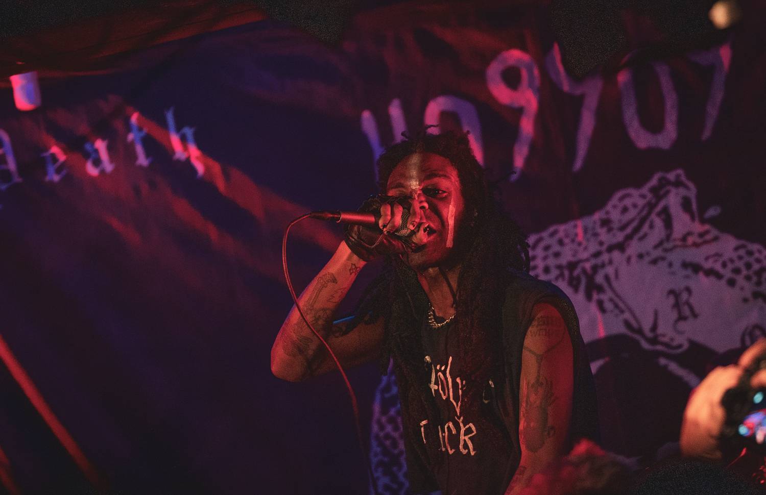 Nespoutaní Ho99o9 v Rock Café bojovali nejen s démony, ale i se zvukem