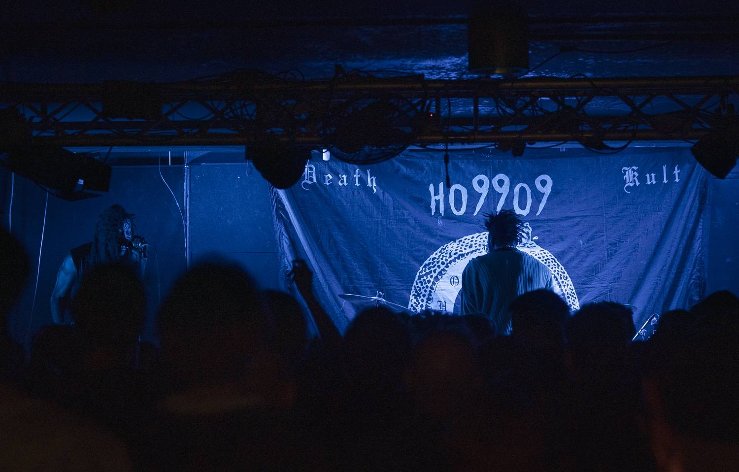 Nespoutaní Ho99o9 v Rock Café bojovali nejen s démony, ale i se zvukem