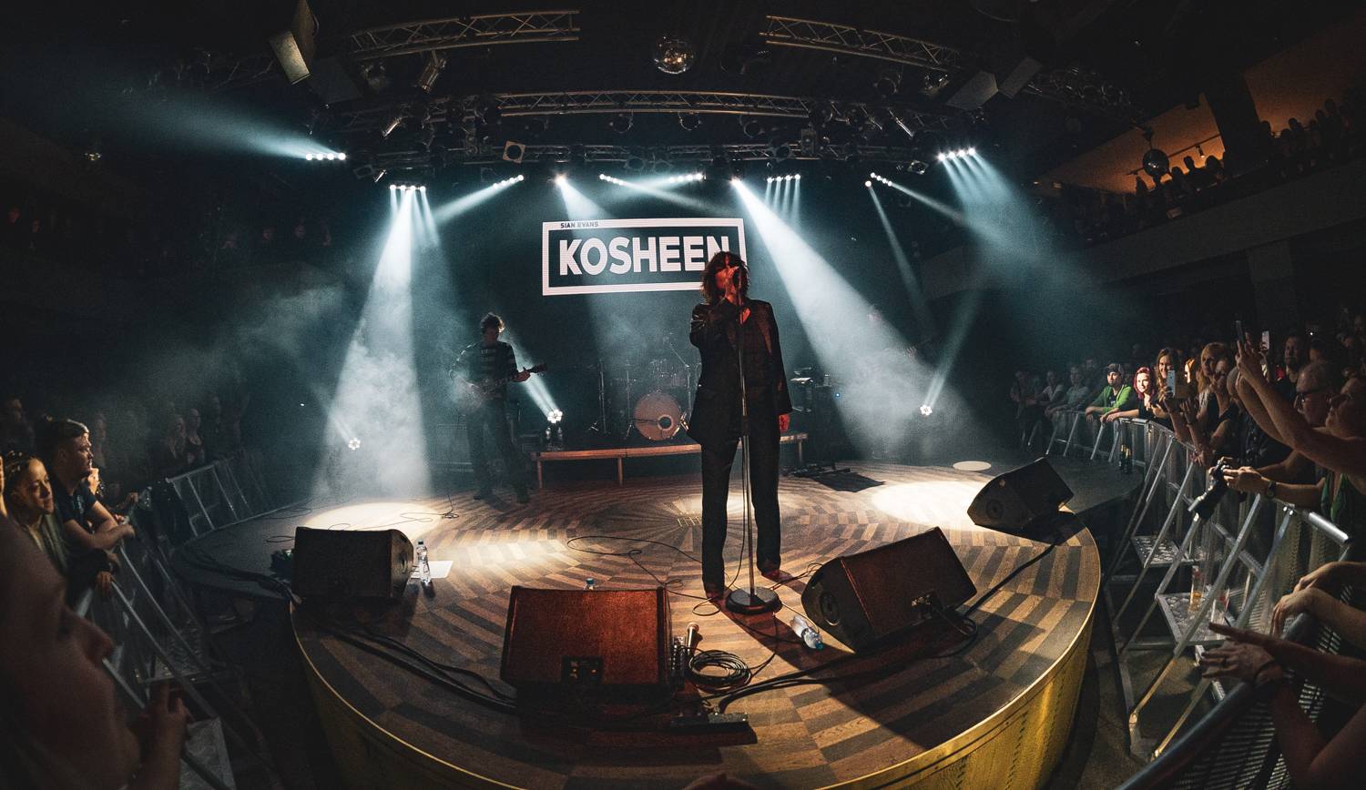 Kosheen zahájili české miniturné. Pražský klub roztančili