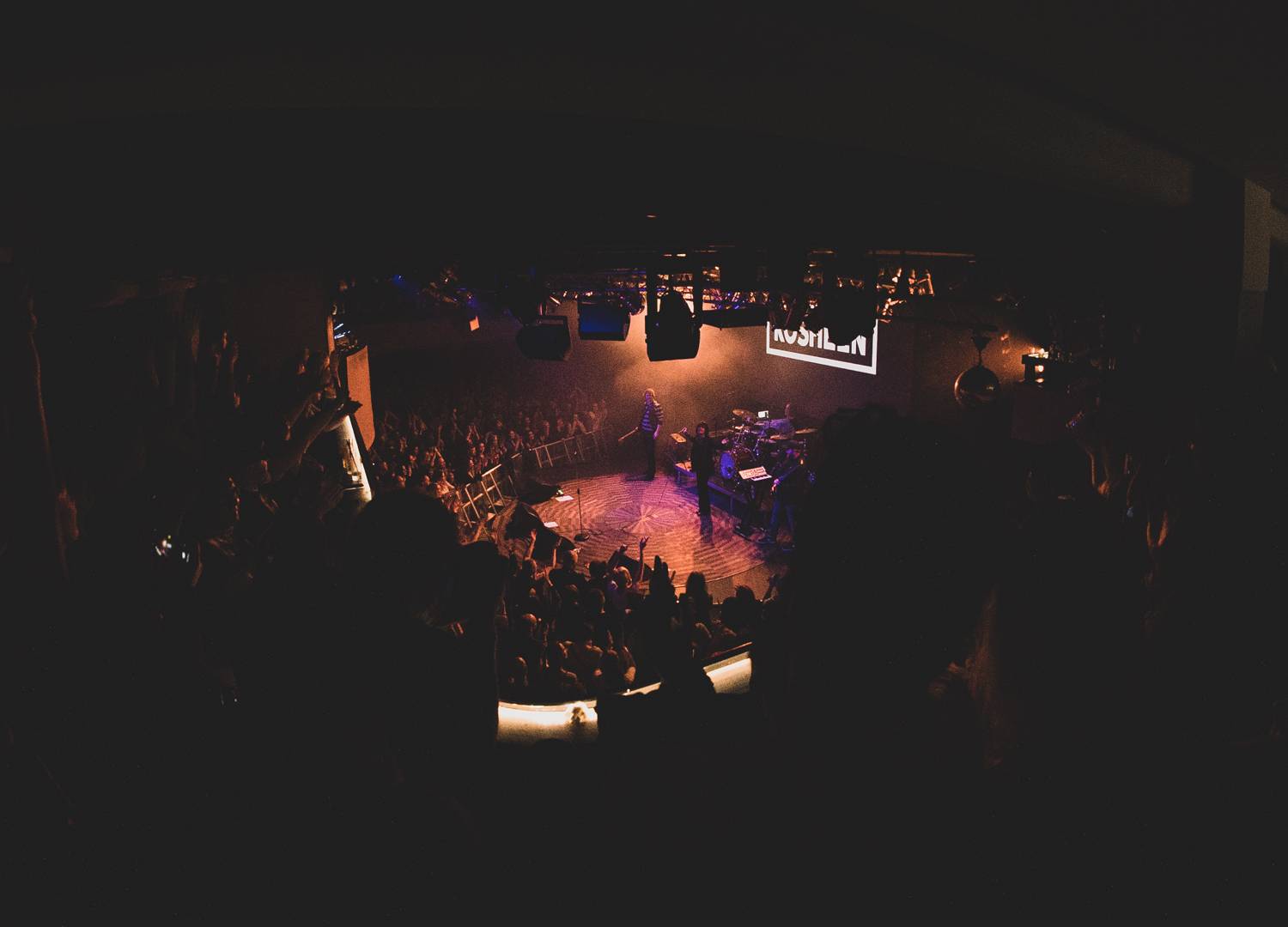 Kosheen zahájili české miniturné. Pražský klub roztančili