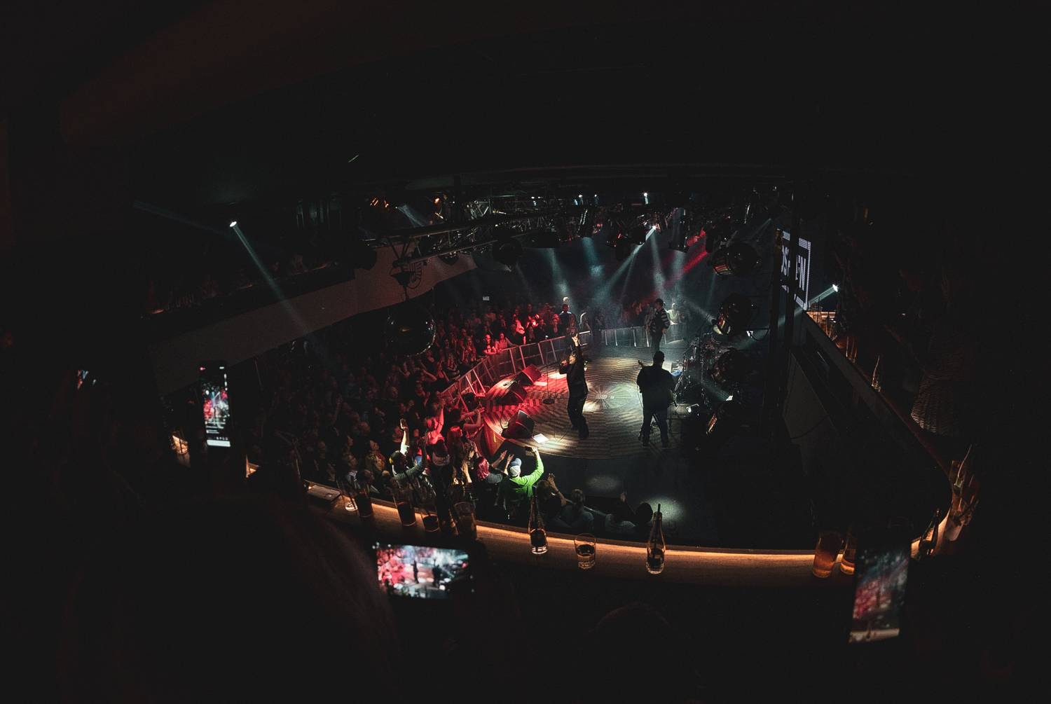 Kosheen zahájili české miniturné. Pražský klub roztančili