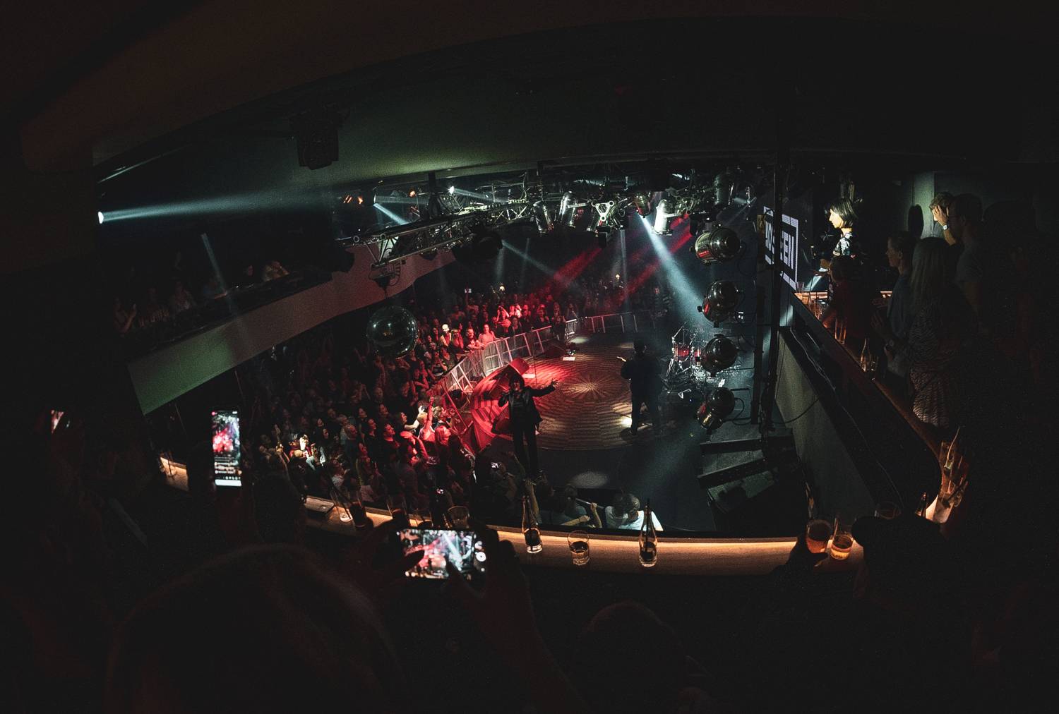 Kosheen zahájili české miniturné. Pražský klub roztančili