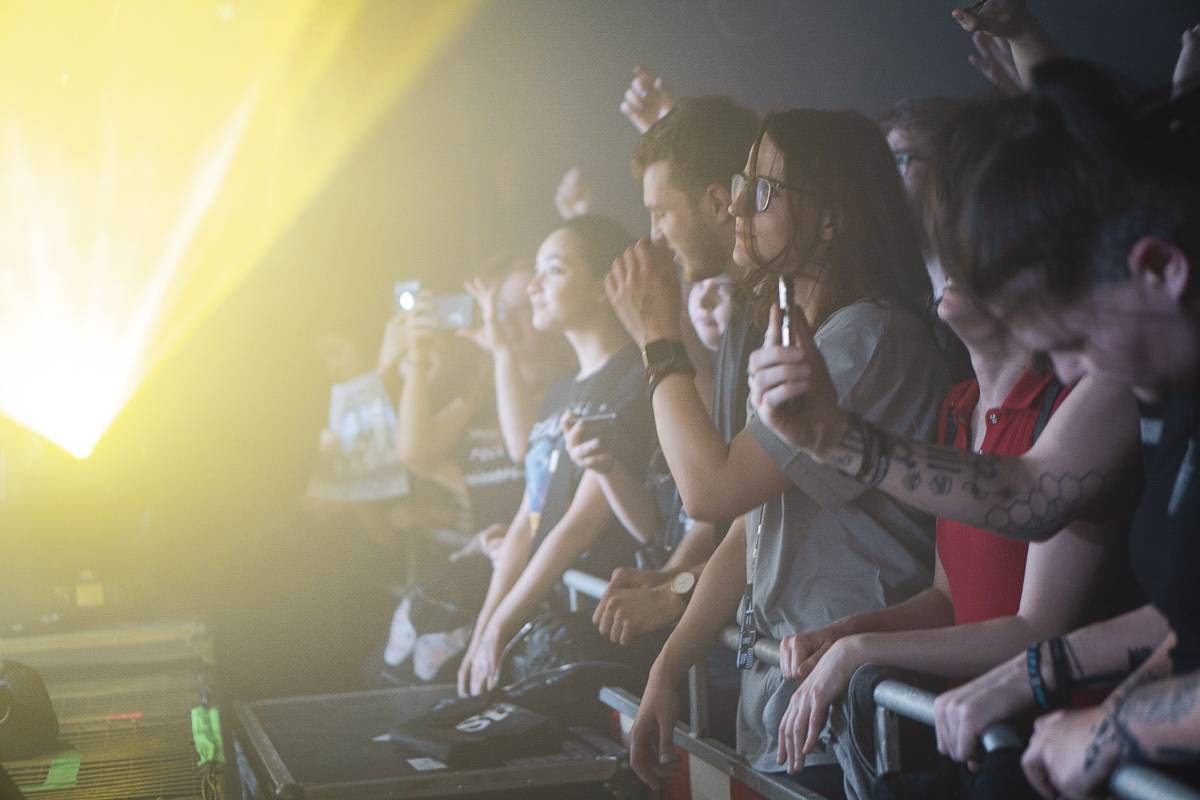 Vesmírní Starset v pražském Rock Café zachraňovali lidstvo