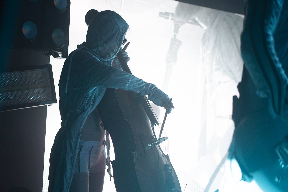 Vesmírní Starset v pražském Rock Café zachraňovali lidstvo