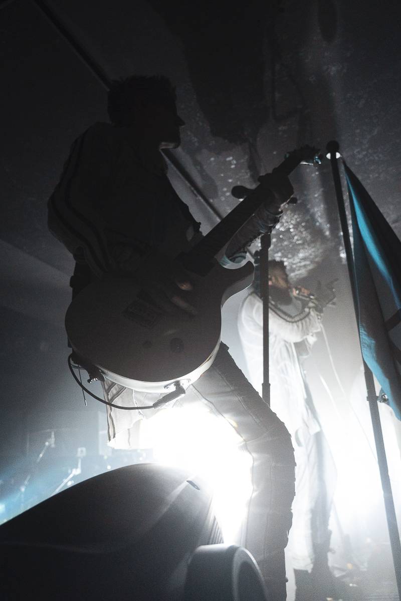 Vesmírní Starset v pražském Rock Café zachraňovali lidstvo