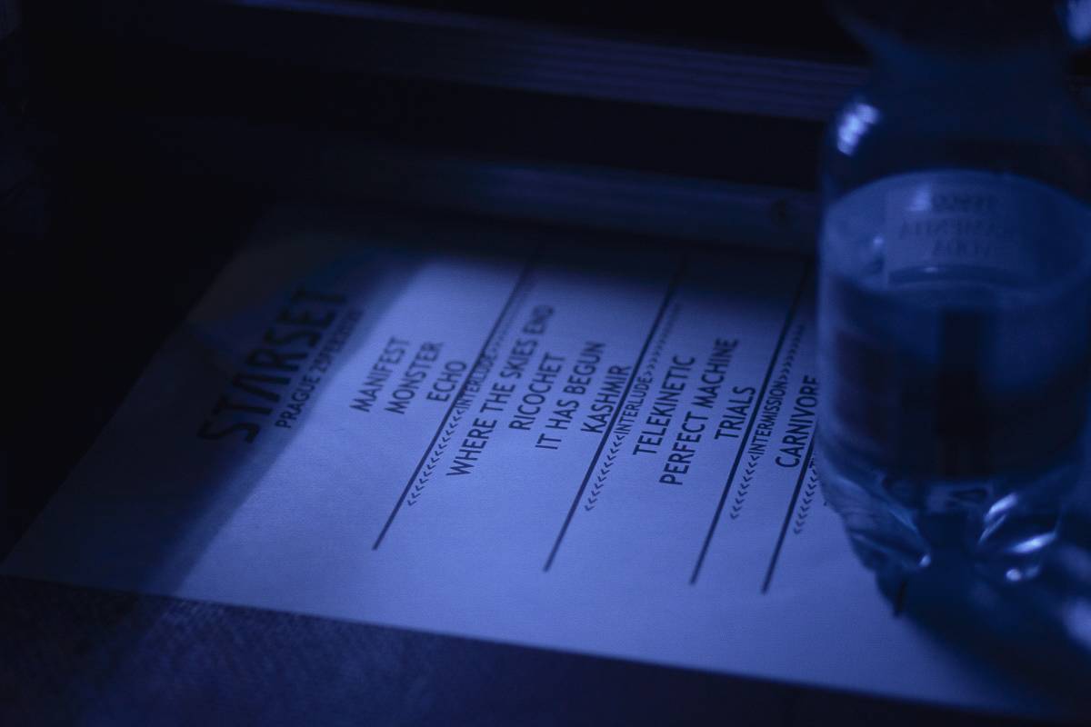 Vesmírní Starset v pražském Rock Café zachraňovali lidstvo