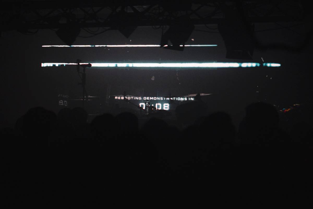 Vesmírní Starset v pražském Rock Café zachraňovali lidstvo