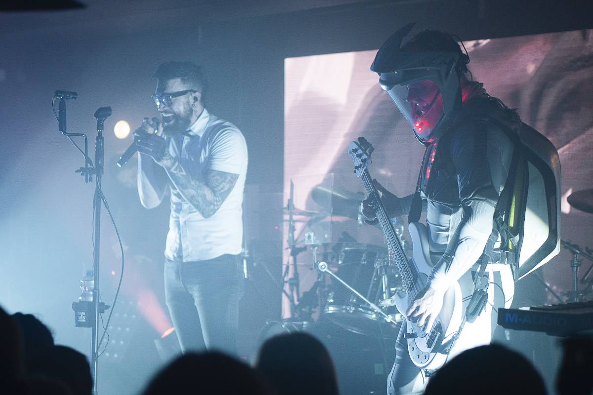 Vesmírní Starset v pražském Rock Café zachraňovali lidstvo