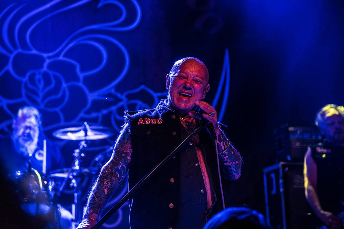 Australští Rose Tattoo předvedli stoprocentní rock'n'roll. Přivezli i krásné a hlasité Švédky