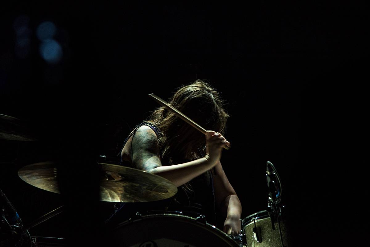 Australští Rose Tattoo předvedli stoprocentní rock'n'roll. Přivezli i krásné a hlasité Švédky