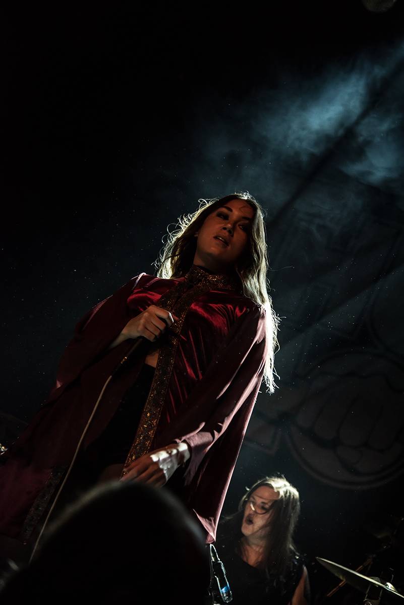 Australští Rose Tattoo předvedli stoprocentní rock'n'roll. Přivezli i krásné a hlasité Švédky