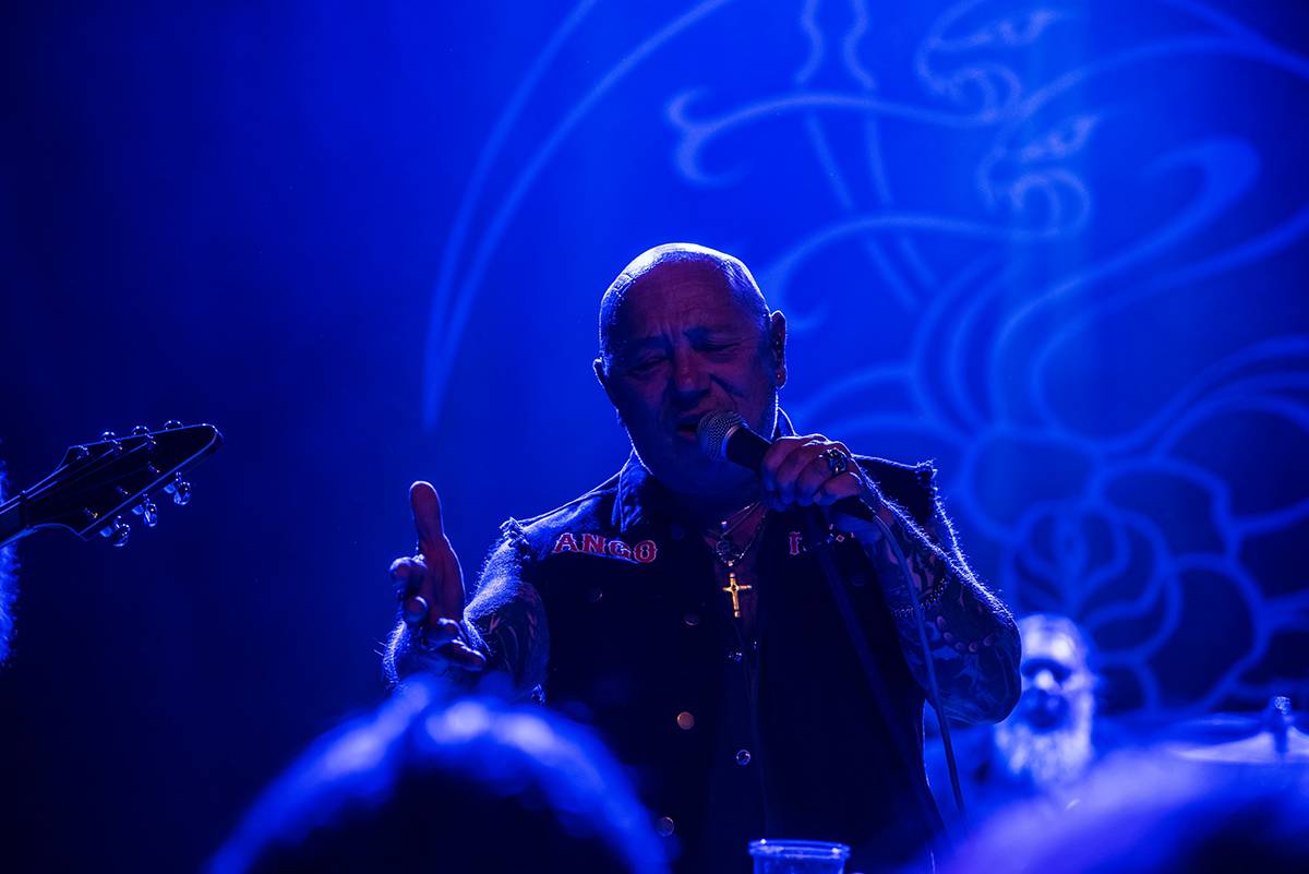 Australští Rose Tattoo předvedli stoprocentní rock'n'roll. Přivezli i krásné a hlasité Švédky