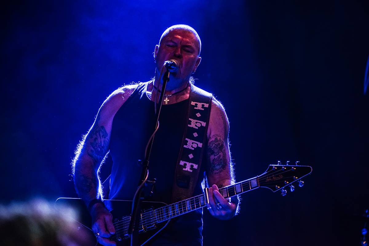 Australští Rose Tattoo předvedli stoprocentní rock'n'roll. Přivezli i krásné a hlasité Švédky