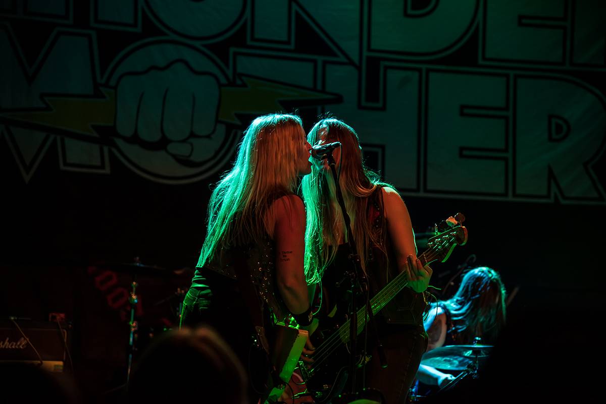 Australští Rose Tattoo předvedli stoprocentní rock'n'roll. Přivezli i krásné a hlasité Švédky