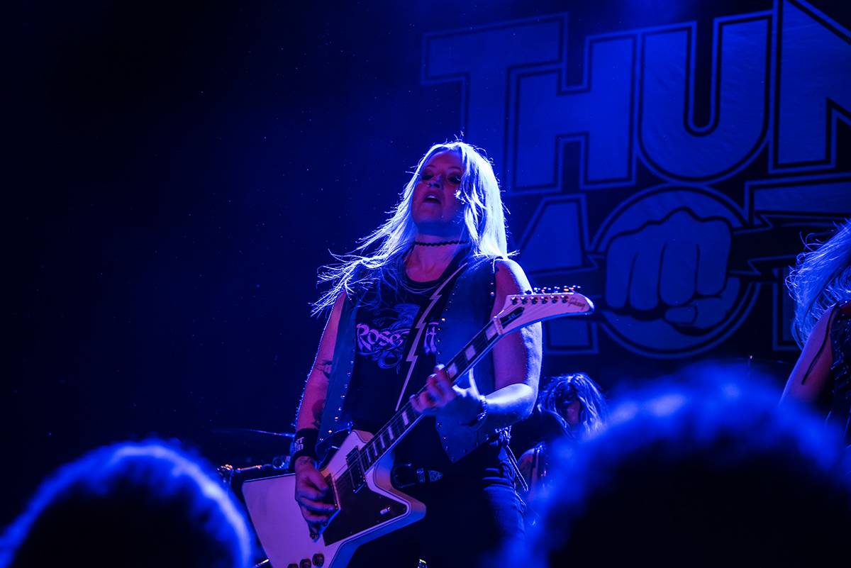 Australští Rose Tattoo předvedli stoprocentní rock'n'roll. Přivezli i krásné a hlasité Švédky