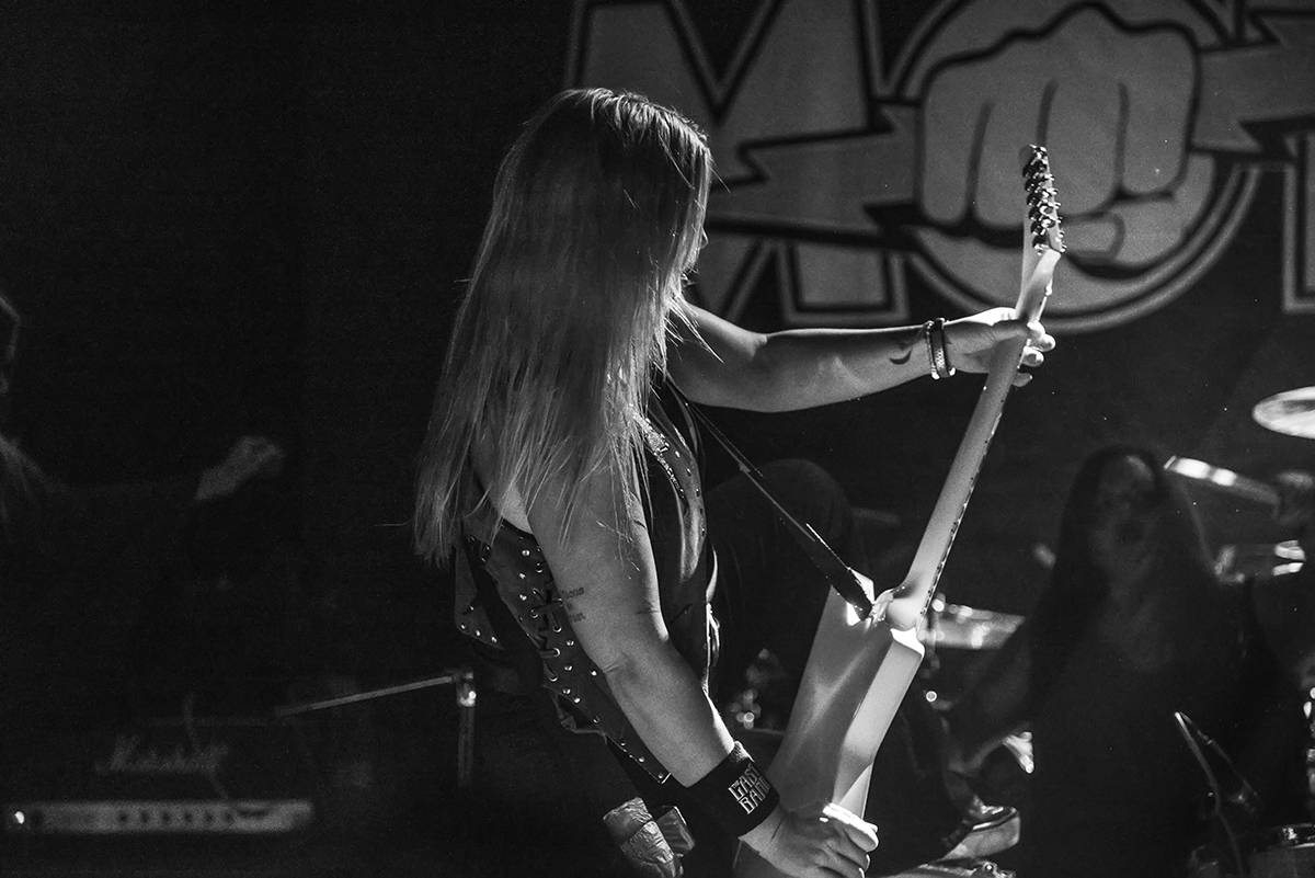 Australští Rose Tattoo předvedli stoprocentní rock'n'roll. Přivezli i krásné a hlasité Švédky